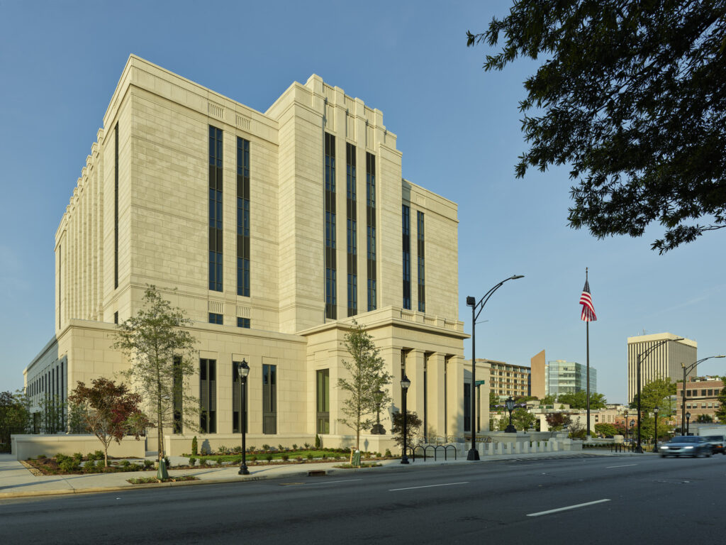 Modern courthouse with art deco influences, honored by the National Construction Organization, on a clear day.