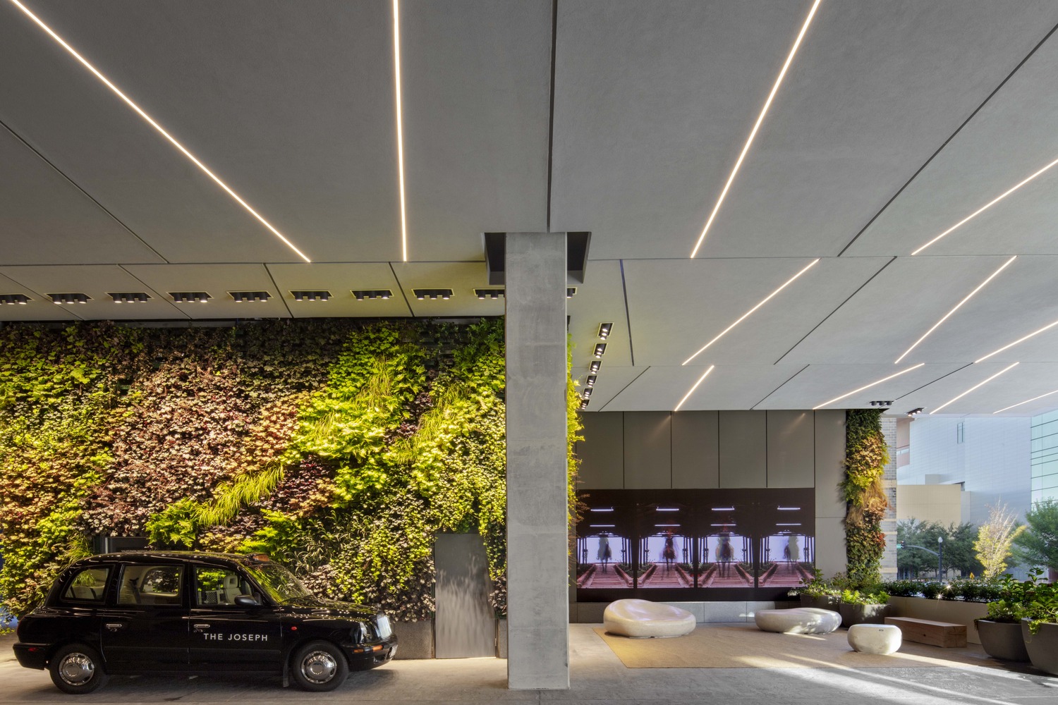 When sharing externally, all image credits should go to Eric Laignel.

green / living wall